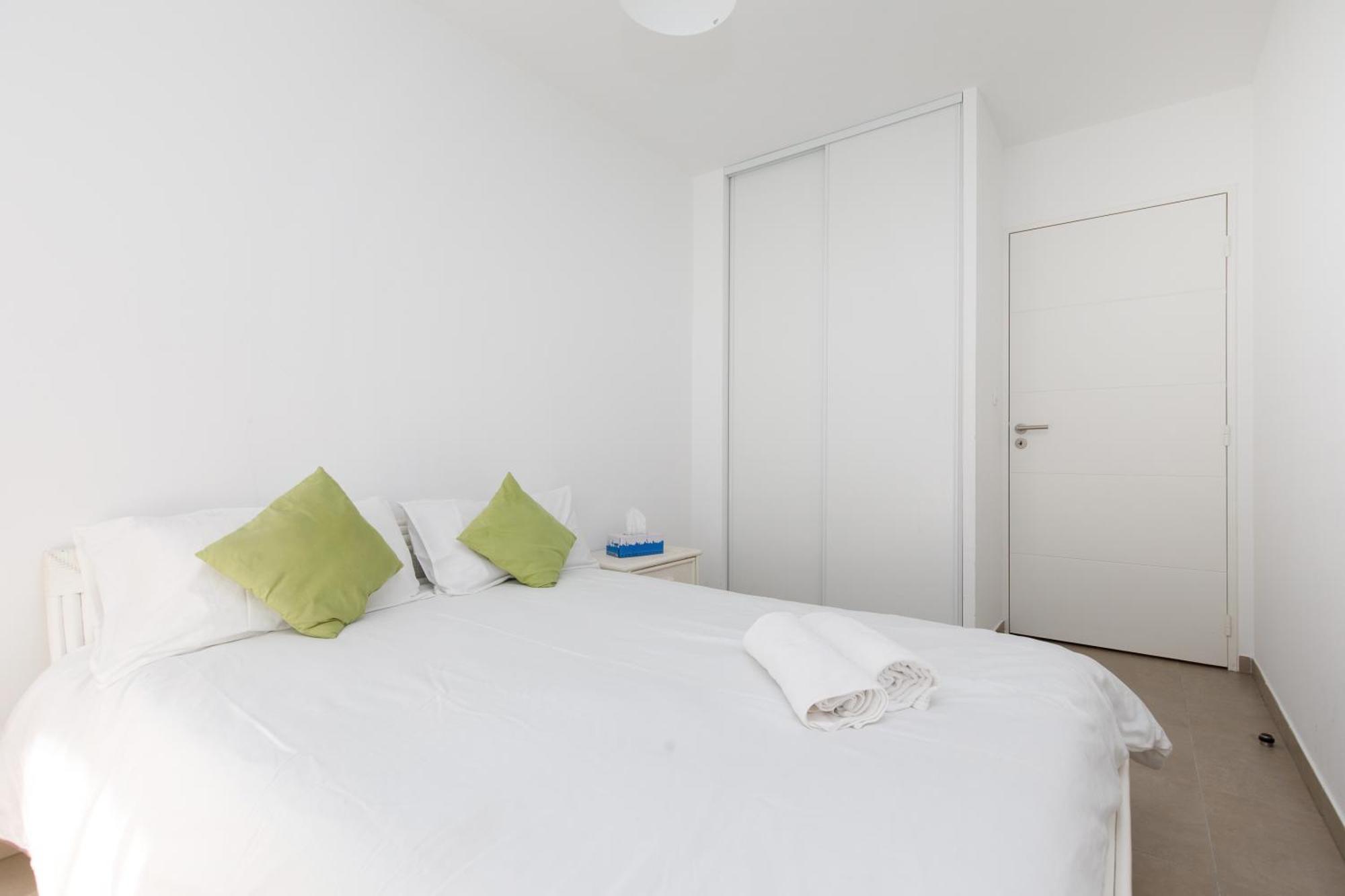 Lovely 2 Bedroom Condo With Pool 발로리스 외부 사진