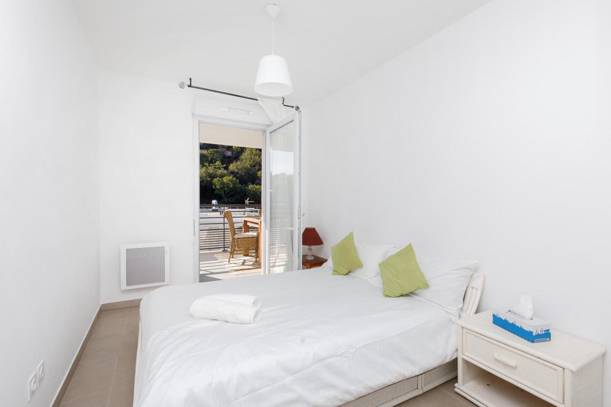 Lovely 2 Bedroom Condo With Pool 발로리스 외부 사진