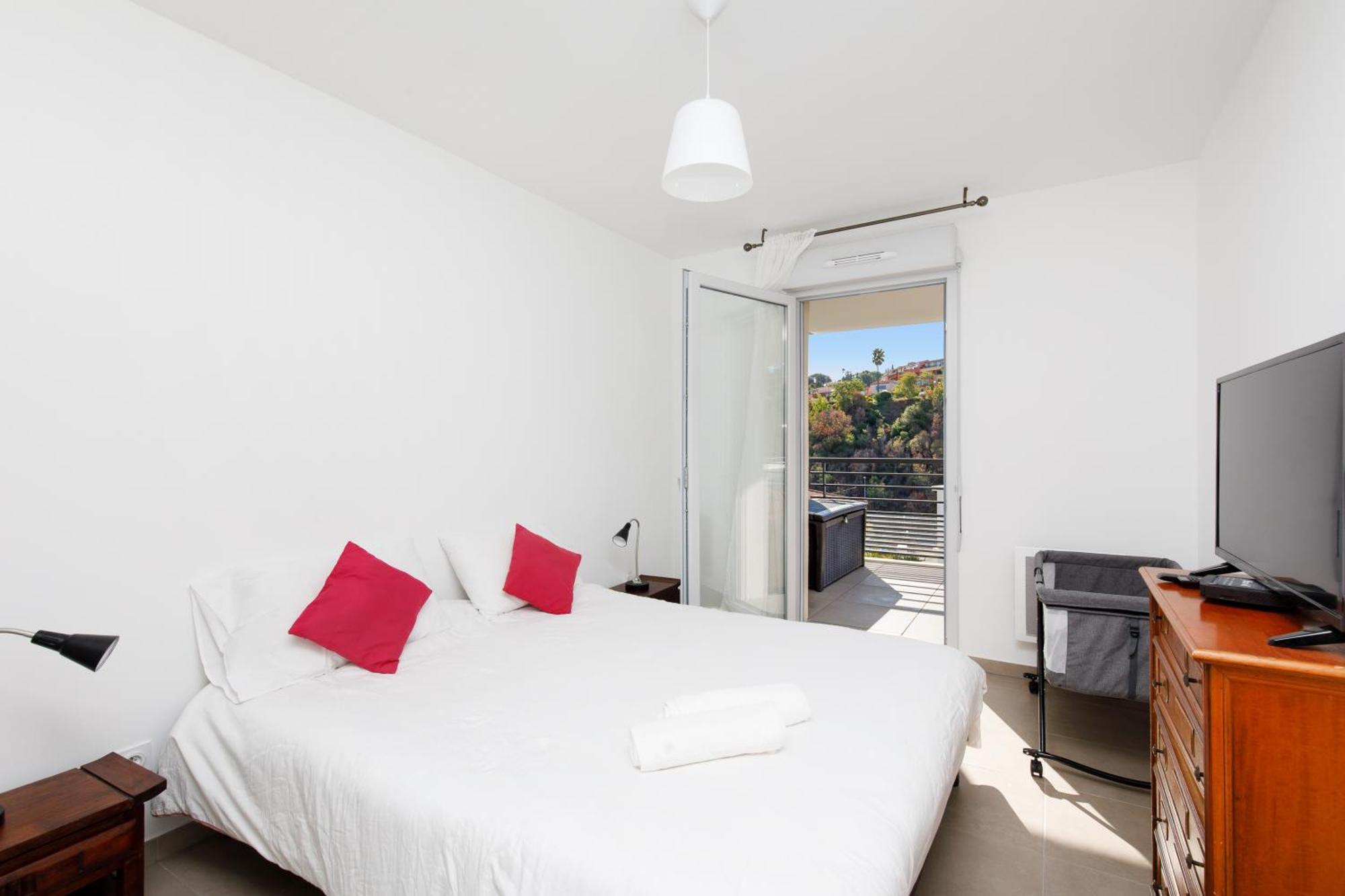 Lovely 2 Bedroom Condo With Pool 발로리스 외부 사진