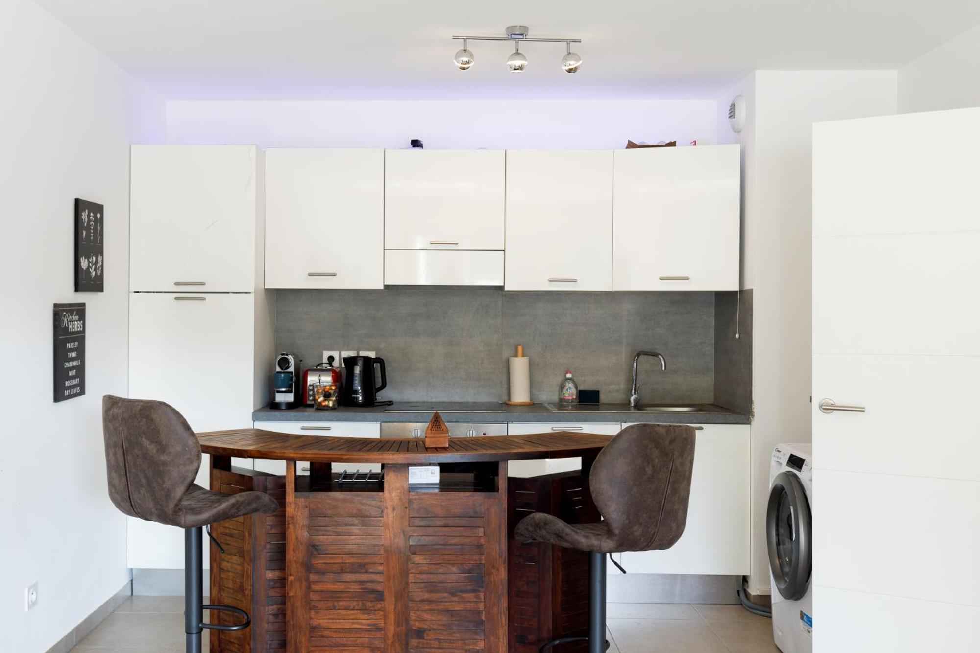 Lovely 2 Bedroom Condo With Pool 발로리스 외부 사진