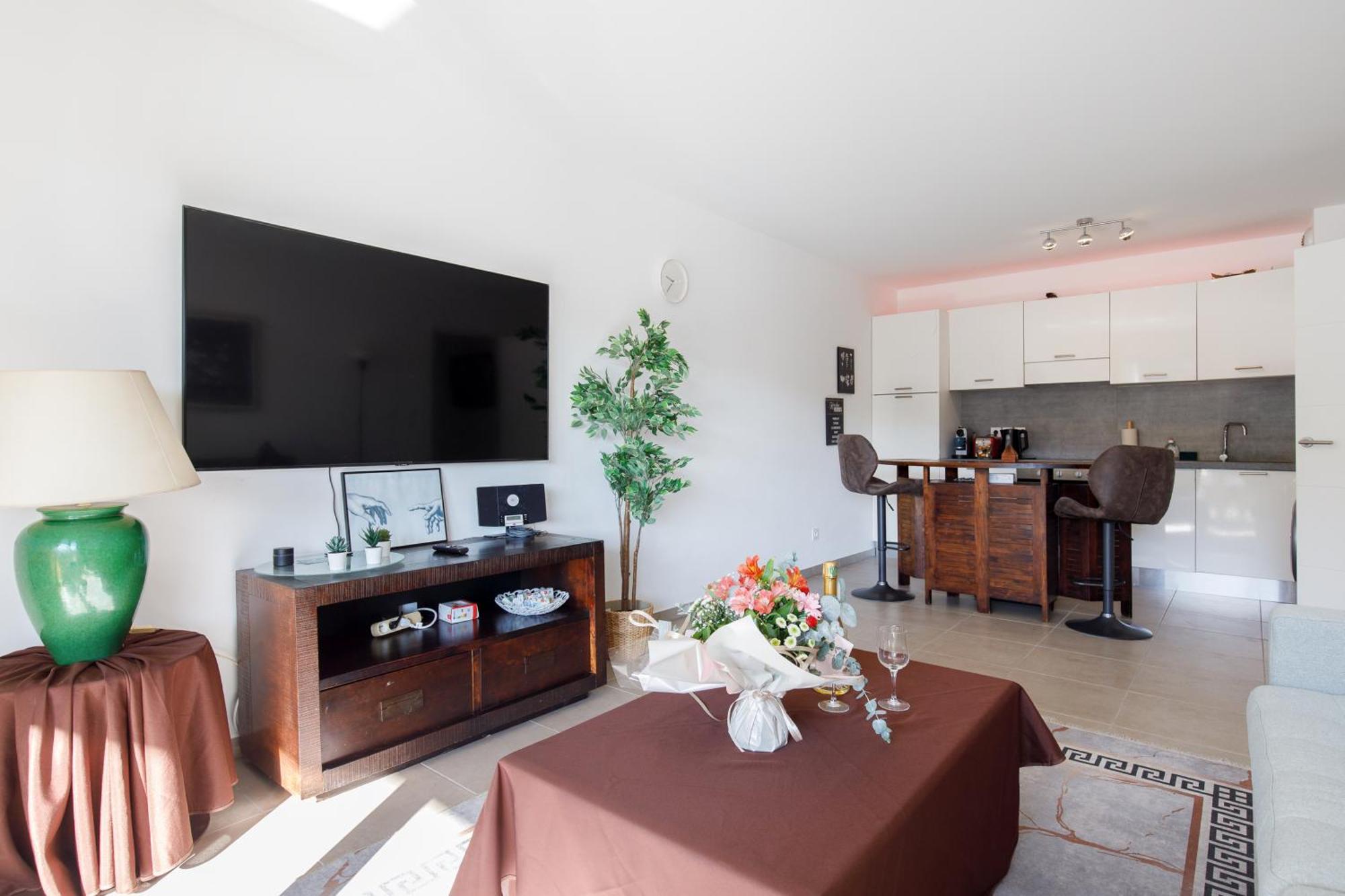 Lovely 2 Bedroom Condo With Pool 발로리스 외부 사진