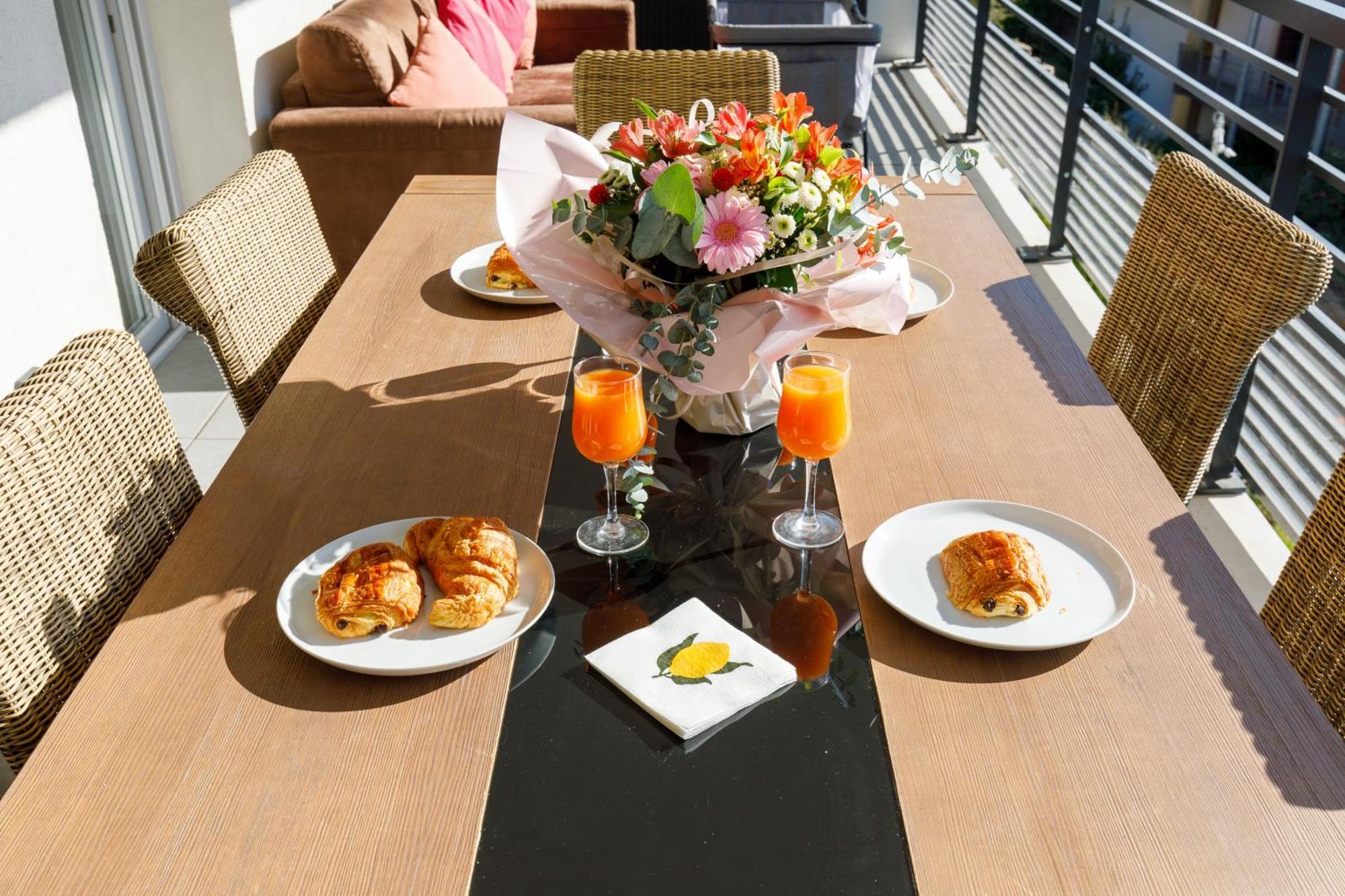 Lovely 2 Bedroom Condo With Pool 발로리스 외부 사진