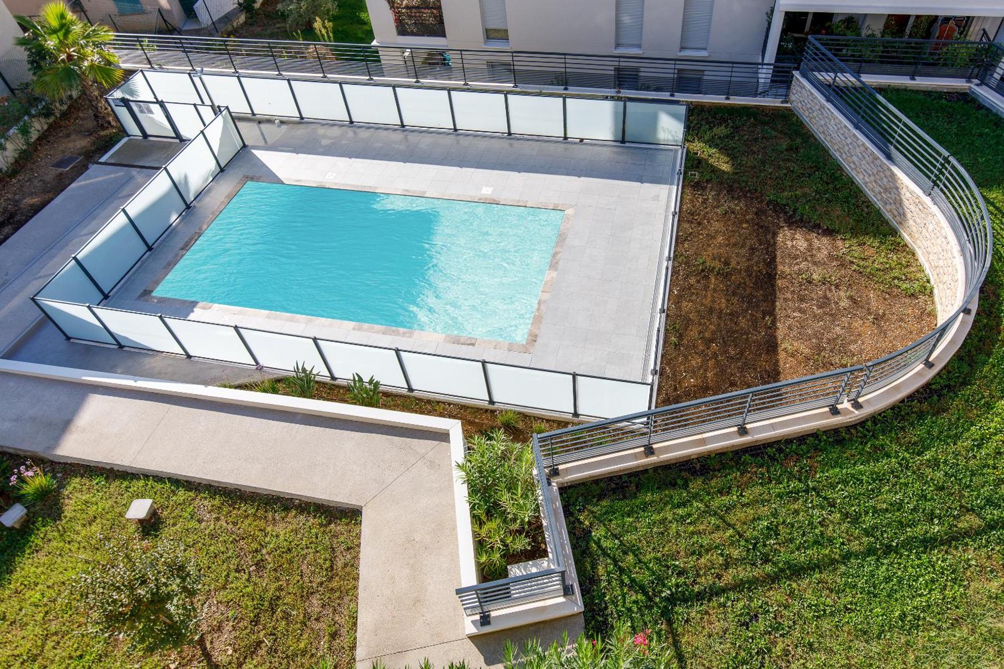 Lovely 2 Bedroom Condo With Pool 발로리스 외부 사진